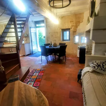 Holiday home Maison Troglodyte