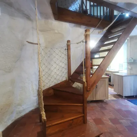 Maison Troglodyte Feriehus Saint-Leger-de-Montbrillais