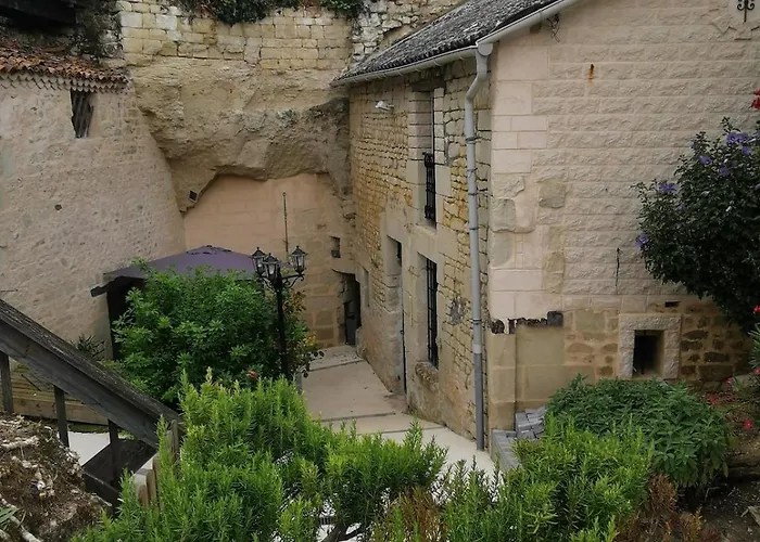 Maison Troglodyte * Saint-Leger-de-Montbrillais