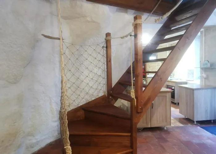 Maison Troglodyte * Saint-Leger-de-Montbrillais